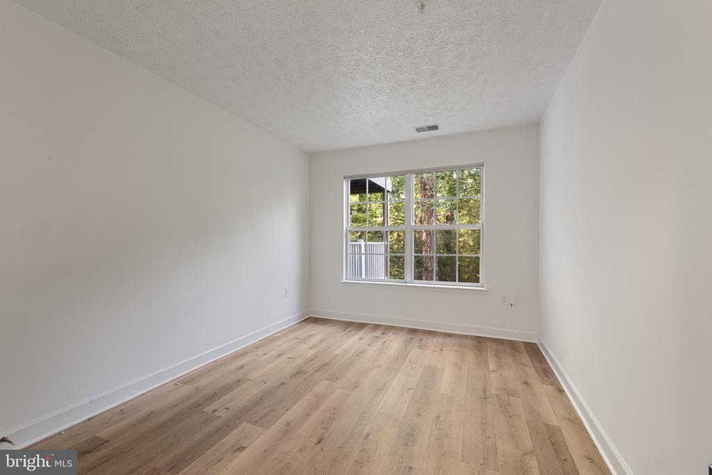 621 ADMIRAL DRIVE Unit: 207