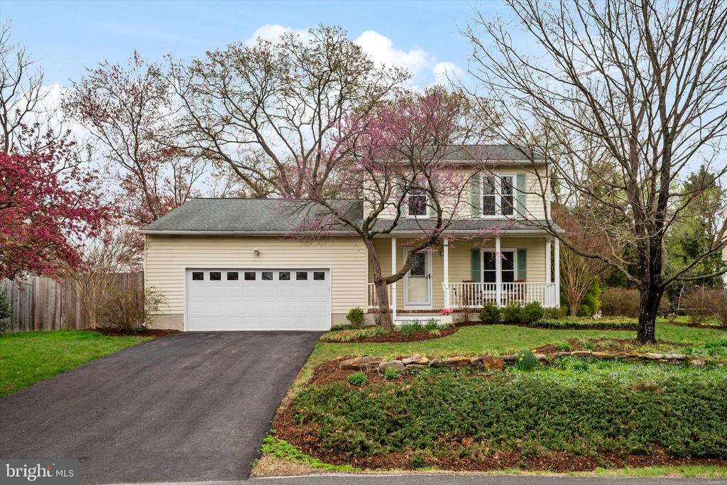 206 ARMSTRONG LANE