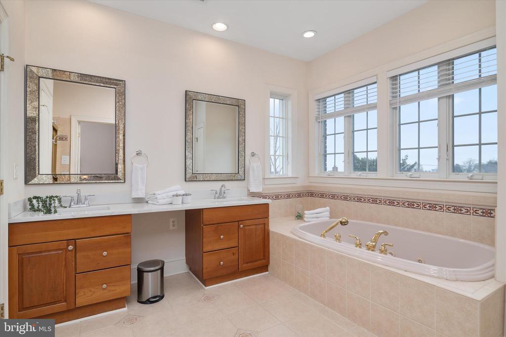 3744 PARKE DRIVE