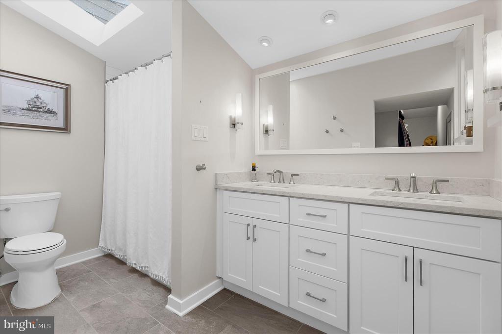 2642 QUEEN ANNE CIRCLE