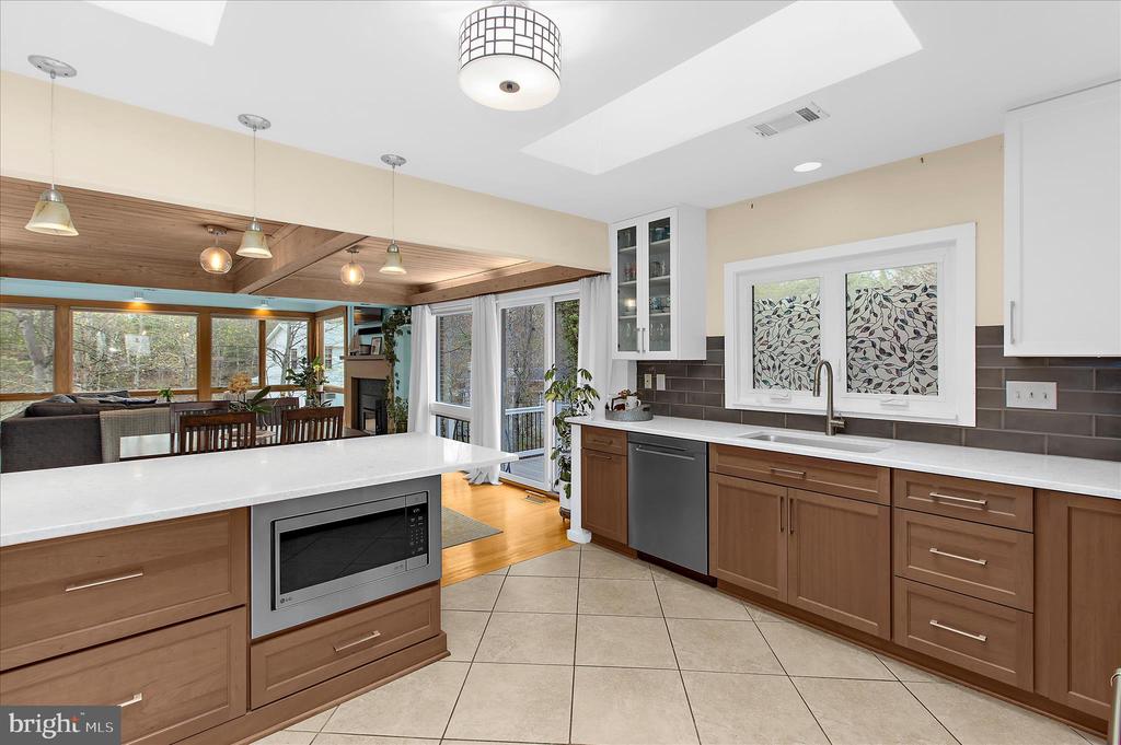 2642 QUEEN ANNE CIRCLE