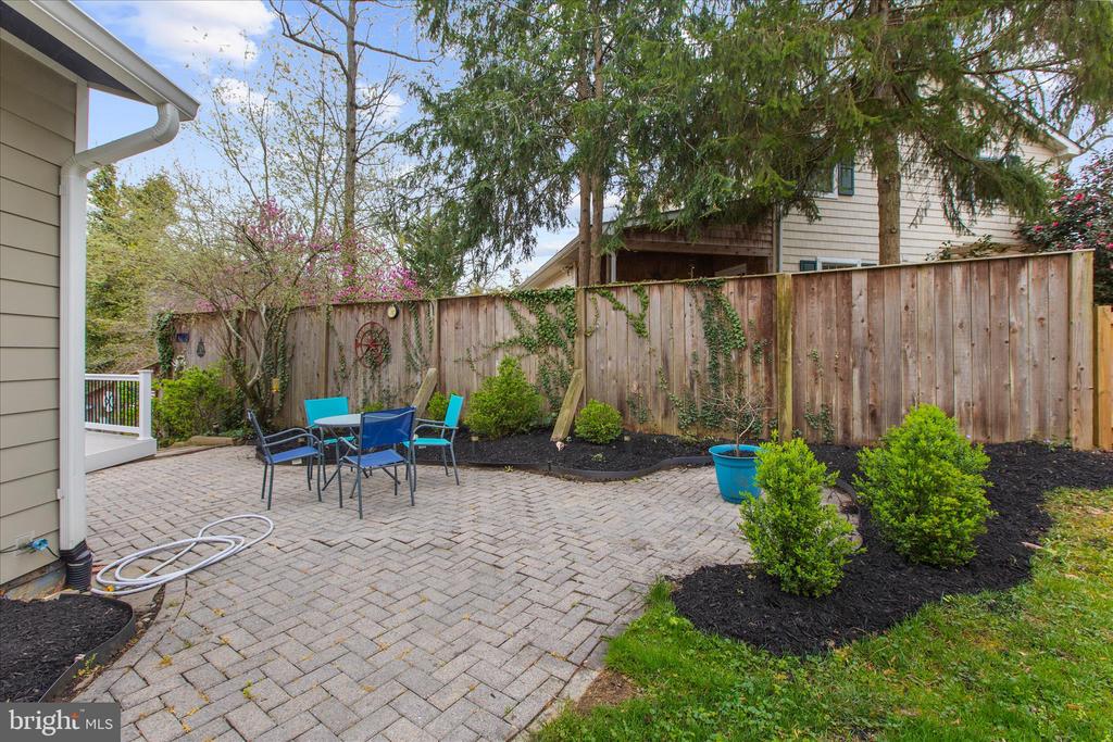 2642 QUEEN ANNE CIRCLE
