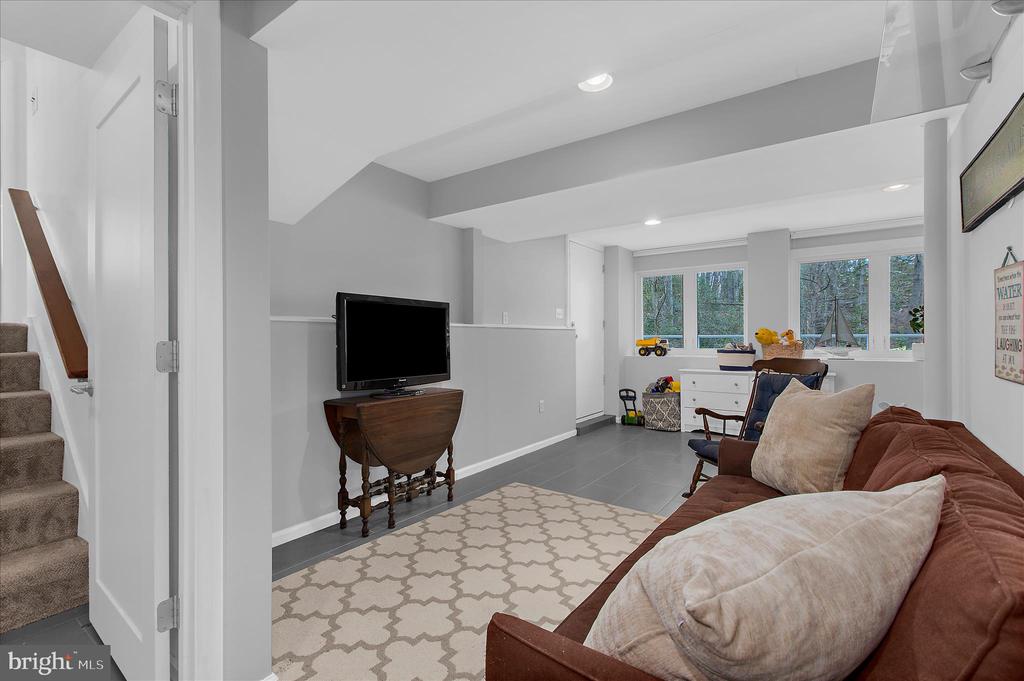 2642 QUEEN ANNE CIRCLE