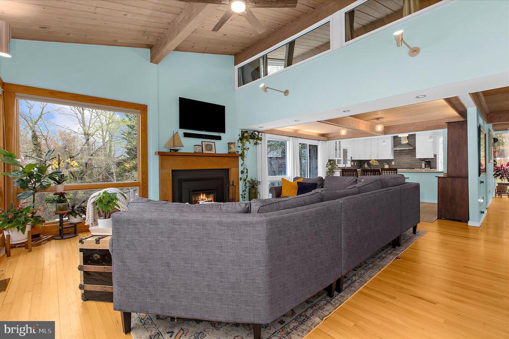 2642 QUEEN ANNE CIRCLE
