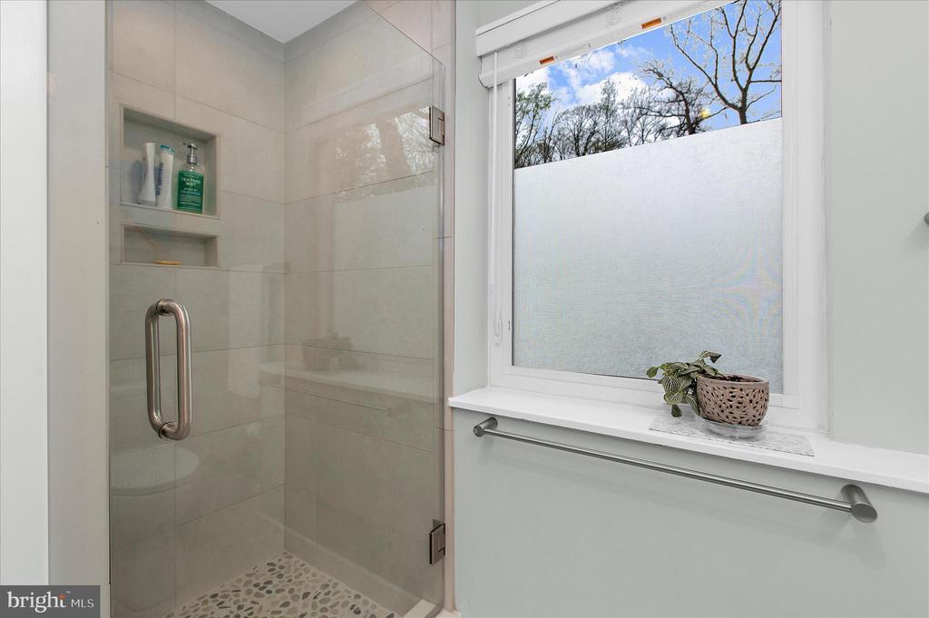 2642 QUEEN ANNE CIRCLE