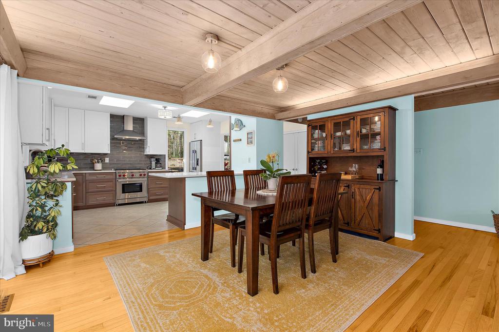 2642 QUEEN ANNE CIRCLE