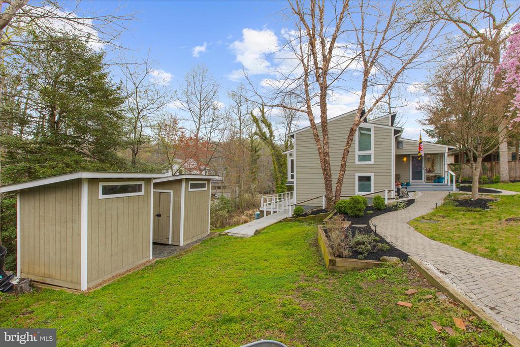 2642 QUEEN ANNE CIRCLE