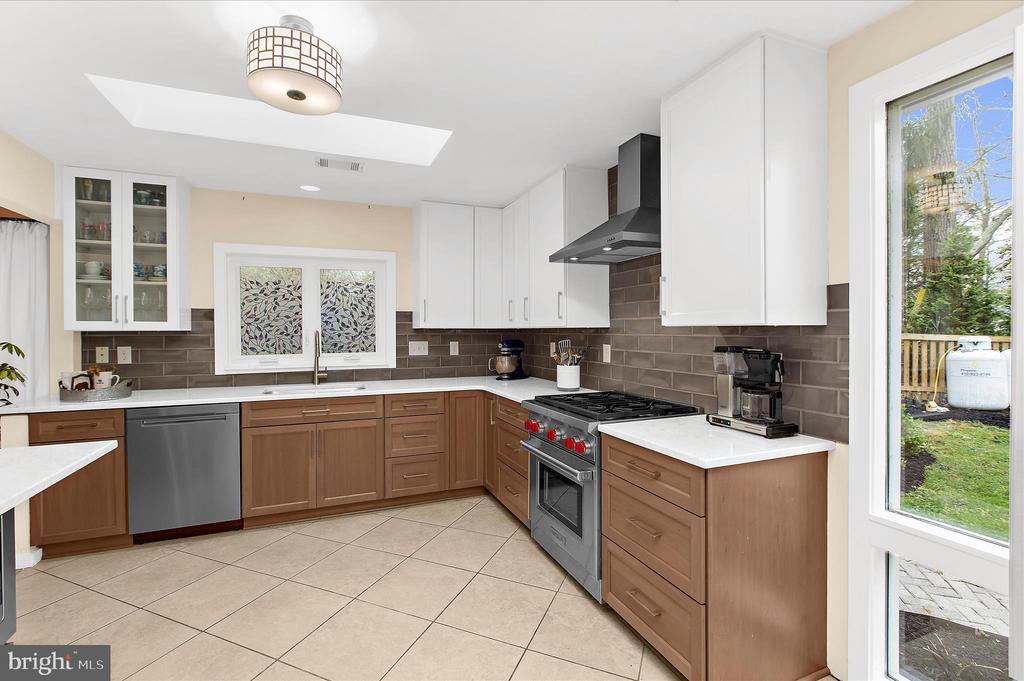 2642 QUEEN ANNE CIRCLE