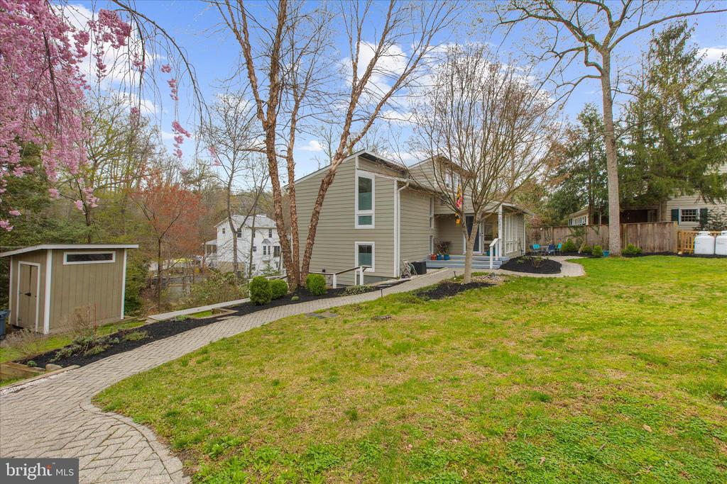 2642 QUEEN ANNE CIRCLE