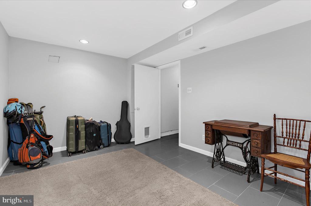 2642 QUEEN ANNE CIRCLE