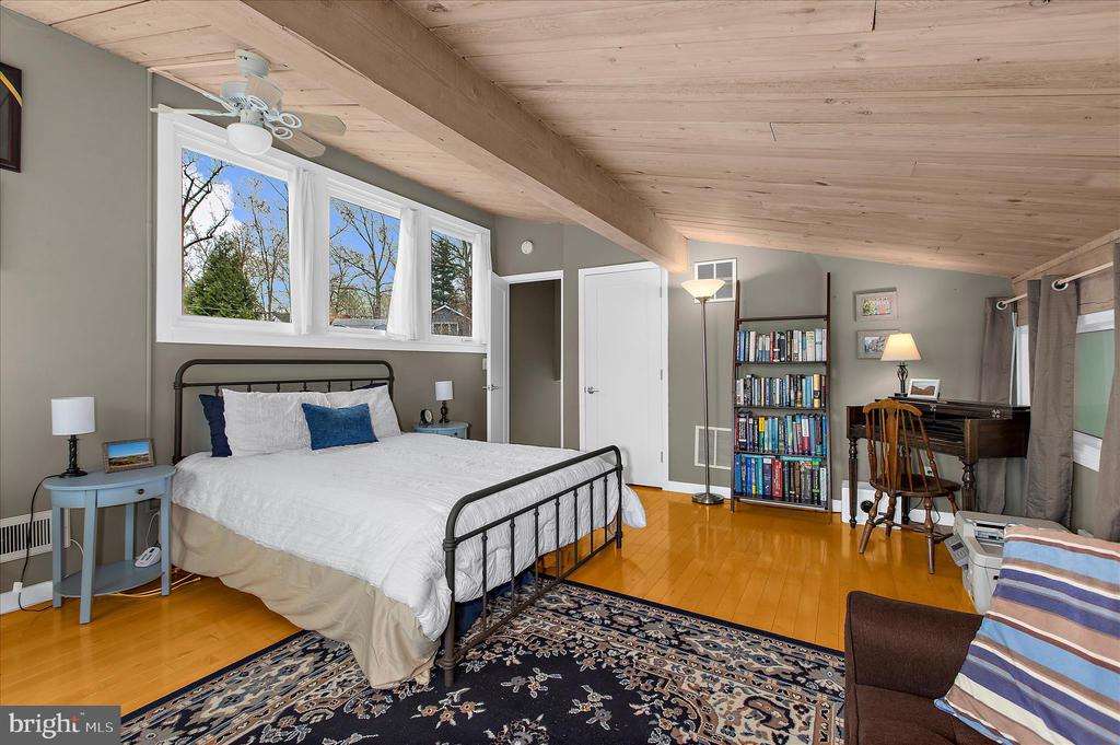 2642 QUEEN ANNE CIRCLE