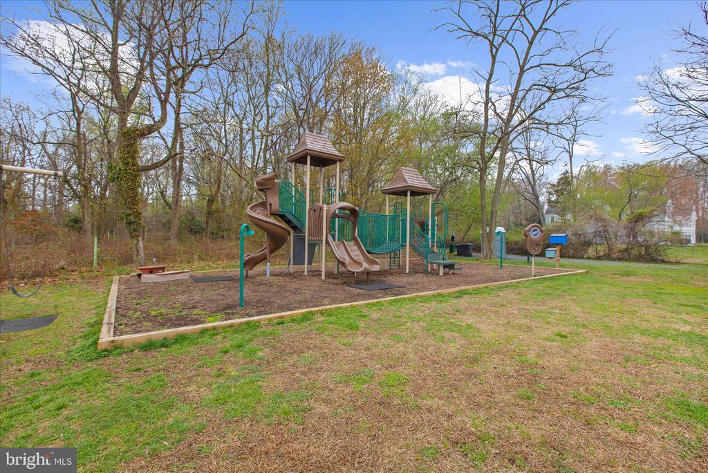2642 QUEEN ANNE CIRCLE