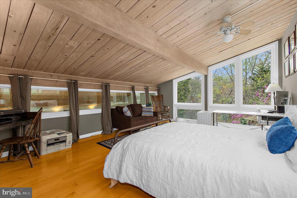 2642 QUEEN ANNE CIRCLE