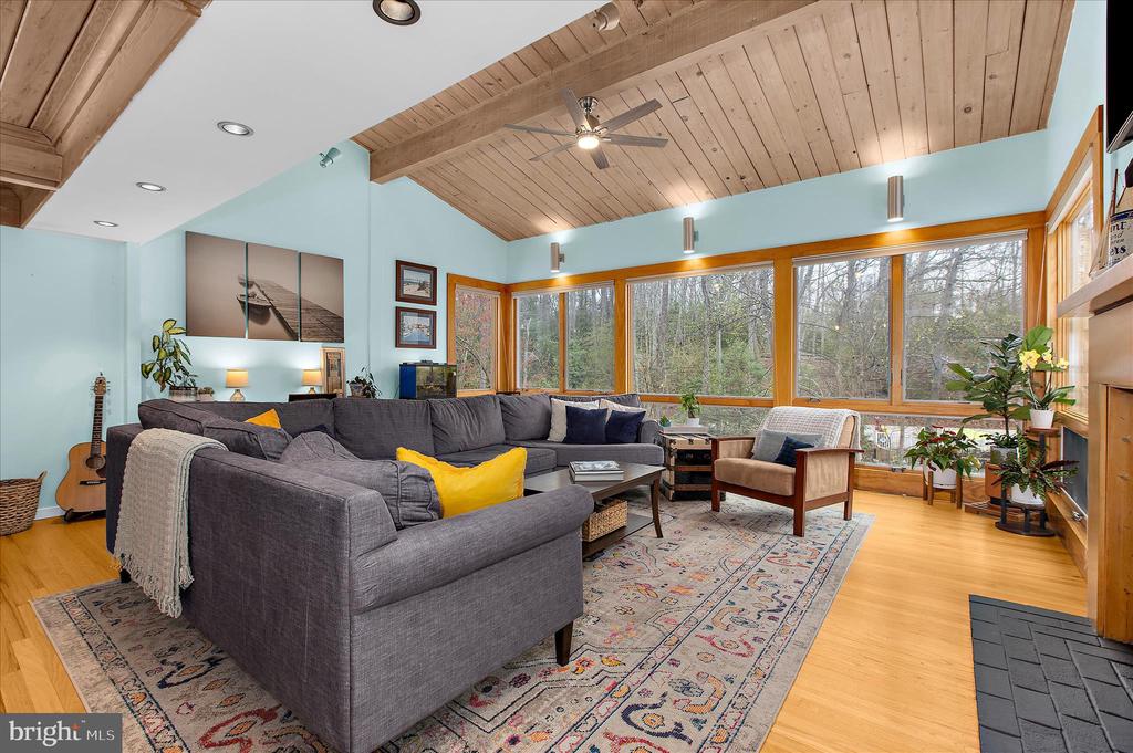 2642 QUEEN ANNE CIRCLE