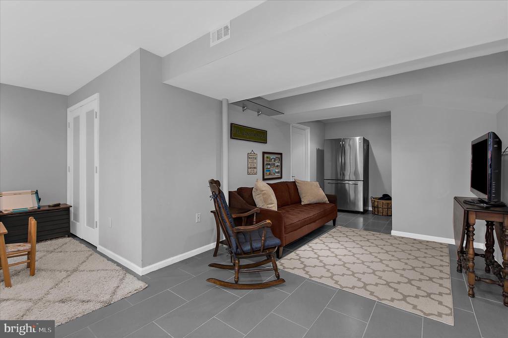 2642 QUEEN ANNE CIRCLE