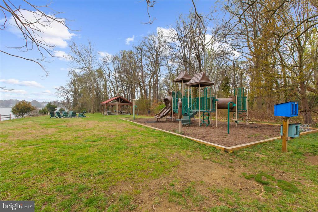 2642 QUEEN ANNE CIRCLE