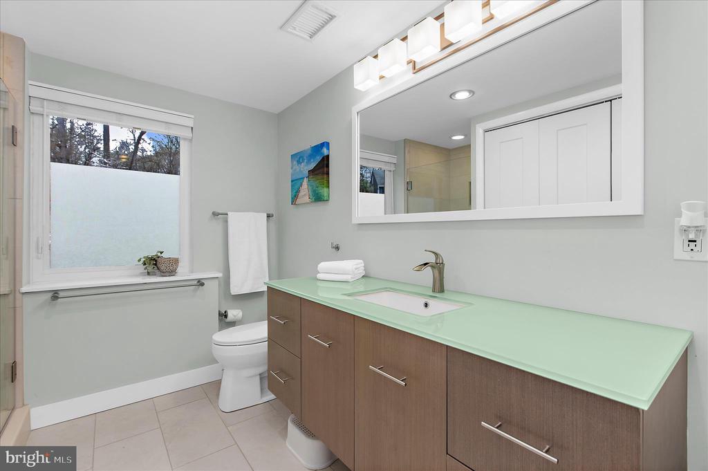 2642 QUEEN ANNE CIRCLE