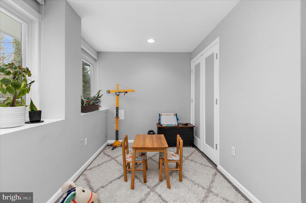 2642 QUEEN ANNE CIRCLE