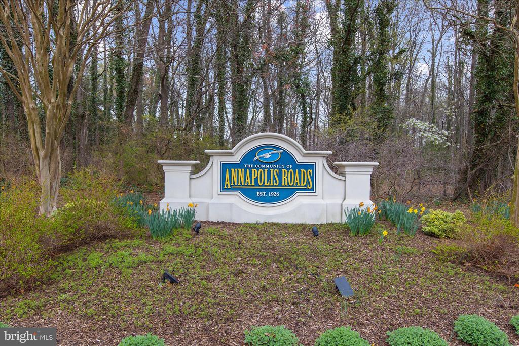 2642 QUEEN ANNE CIRCLE