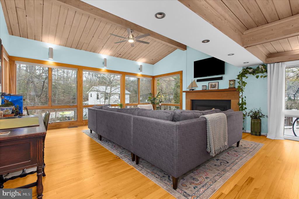 2642 QUEEN ANNE CIRCLE