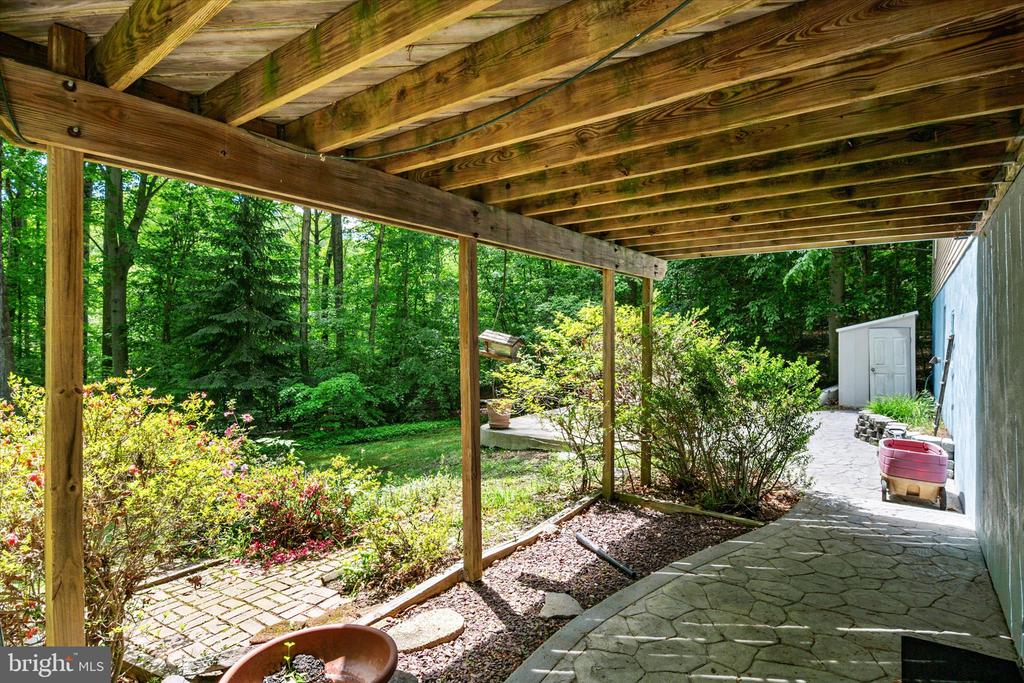 2194 HALLMARK COURT