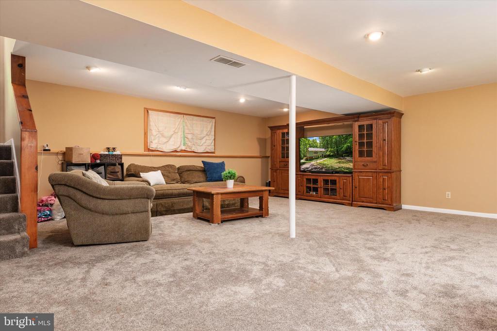 2194 HALLMARK COURT