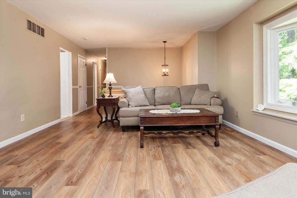 2194 HALLMARK COURT