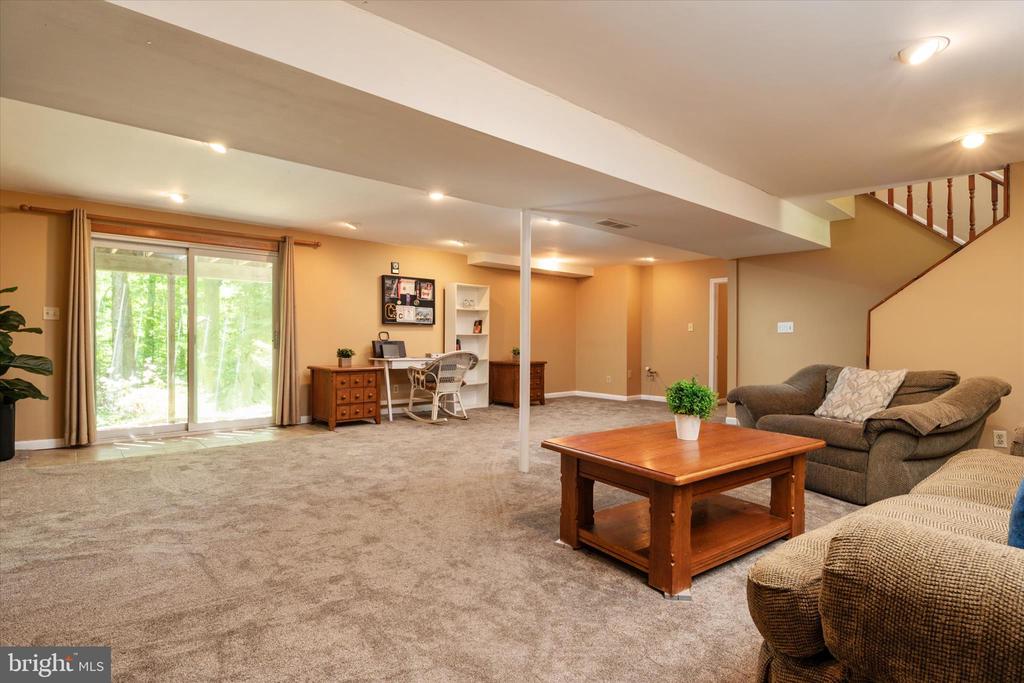 2194 HALLMARK COURT