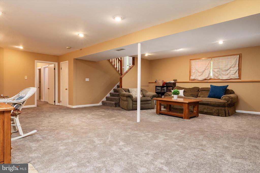 2194 HALLMARK COURT