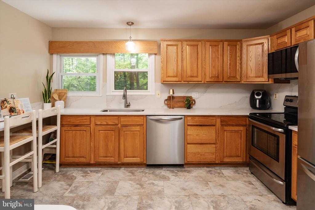 2194 HALLMARK COURT