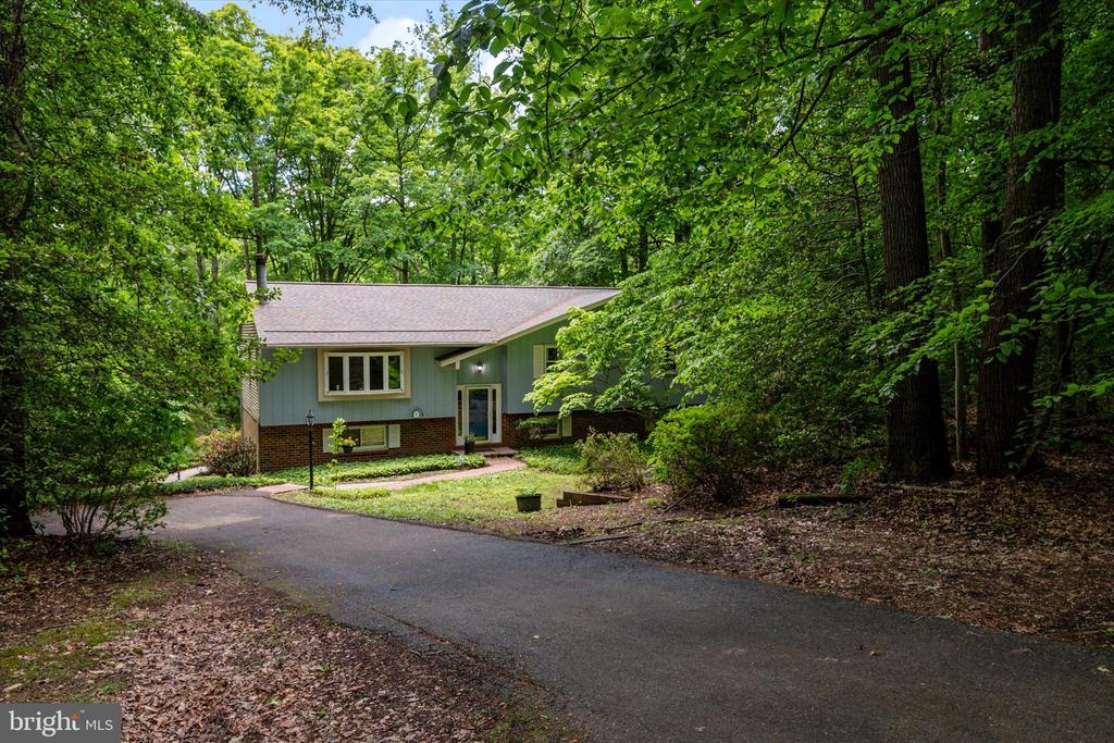 2194 HALLMARK COURT