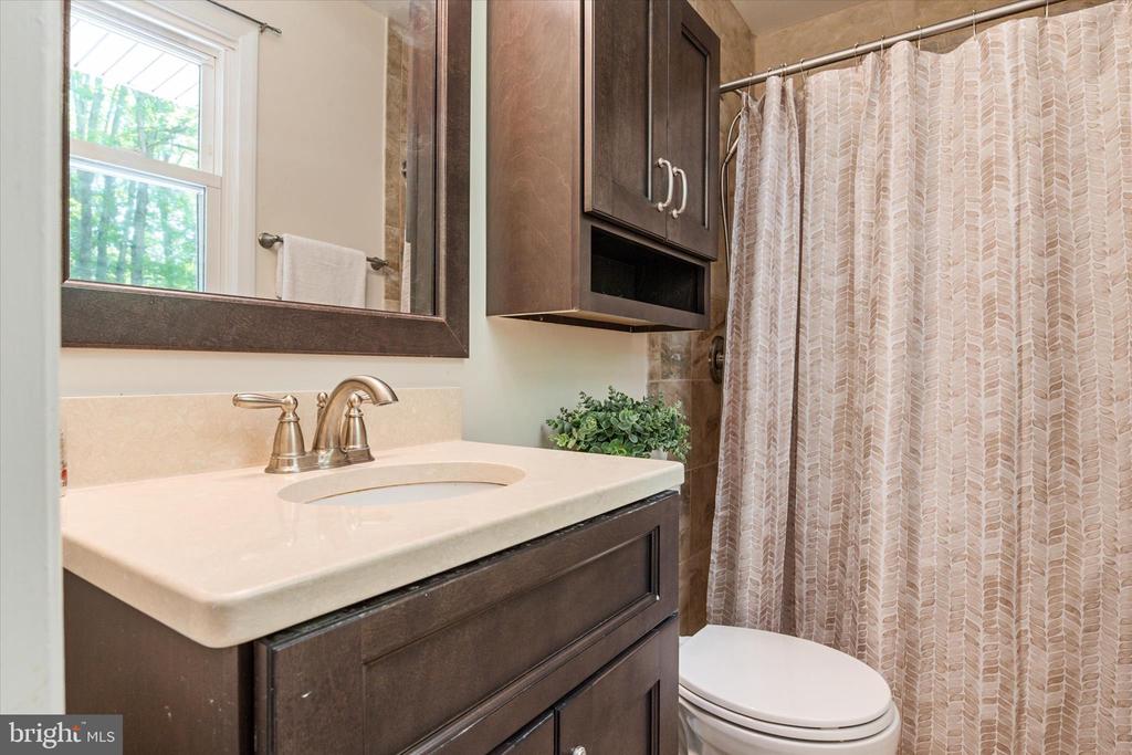 2194 HALLMARK COURT