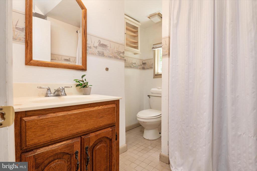 2194 HALLMARK COURT