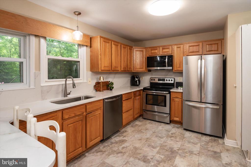 2194 HALLMARK COURT