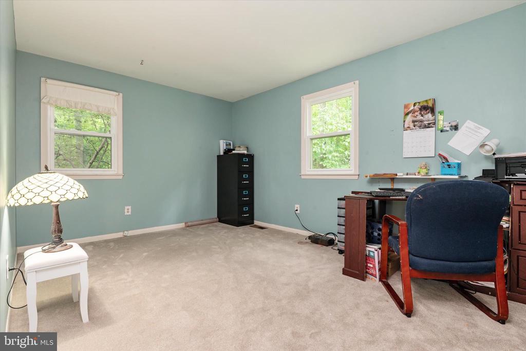 2194 HALLMARK COURT