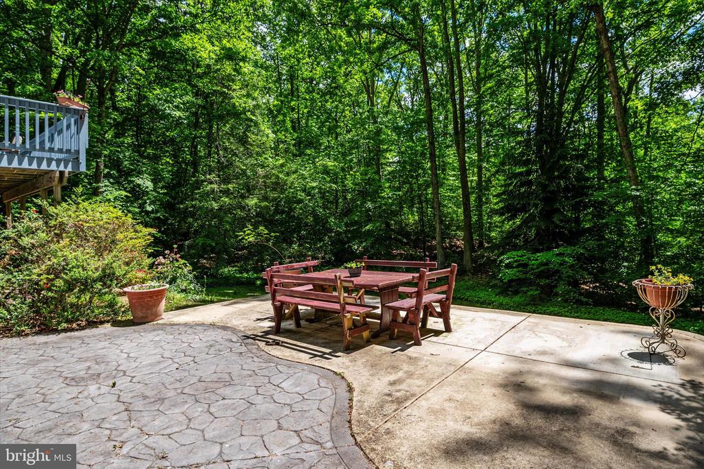 2194 HALLMARK COURT