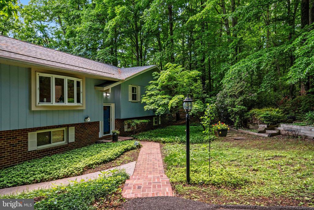 2194 HALLMARK COURT