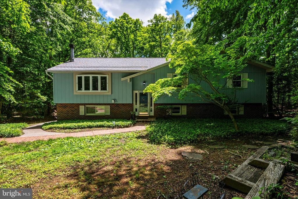 2194 HALLMARK COURT