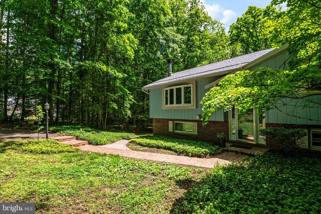 2194 HALLMARK COURT
