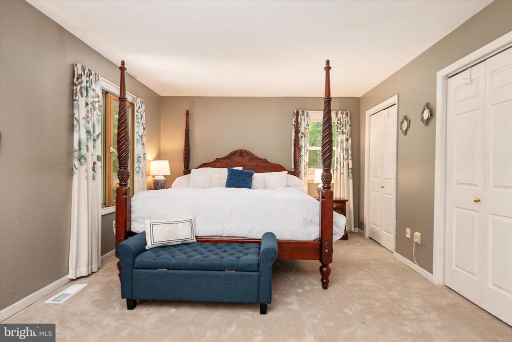 2194 HALLMARK COURT