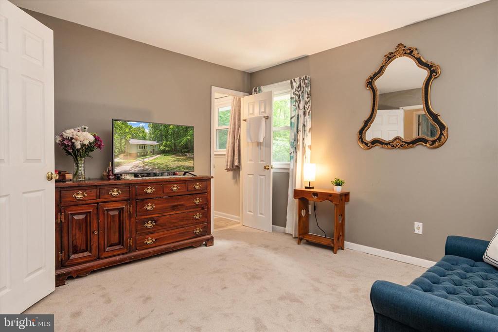 2194 HALLMARK COURT