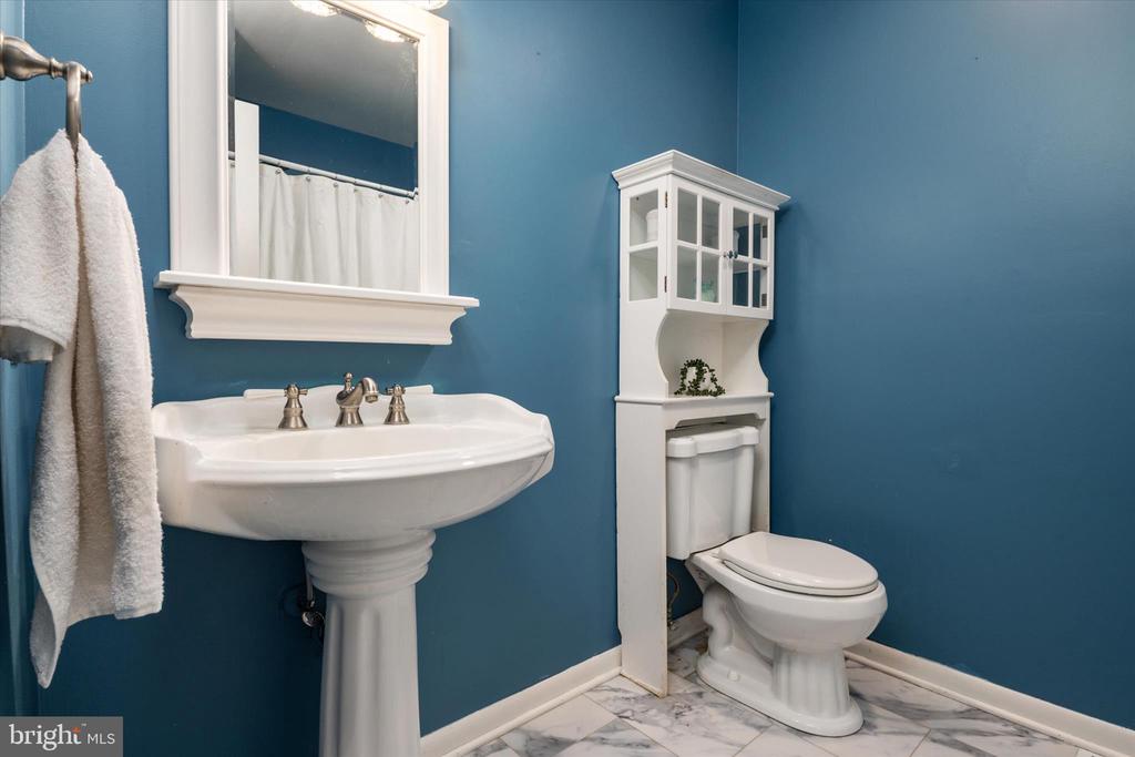 2194 HALLMARK COURT