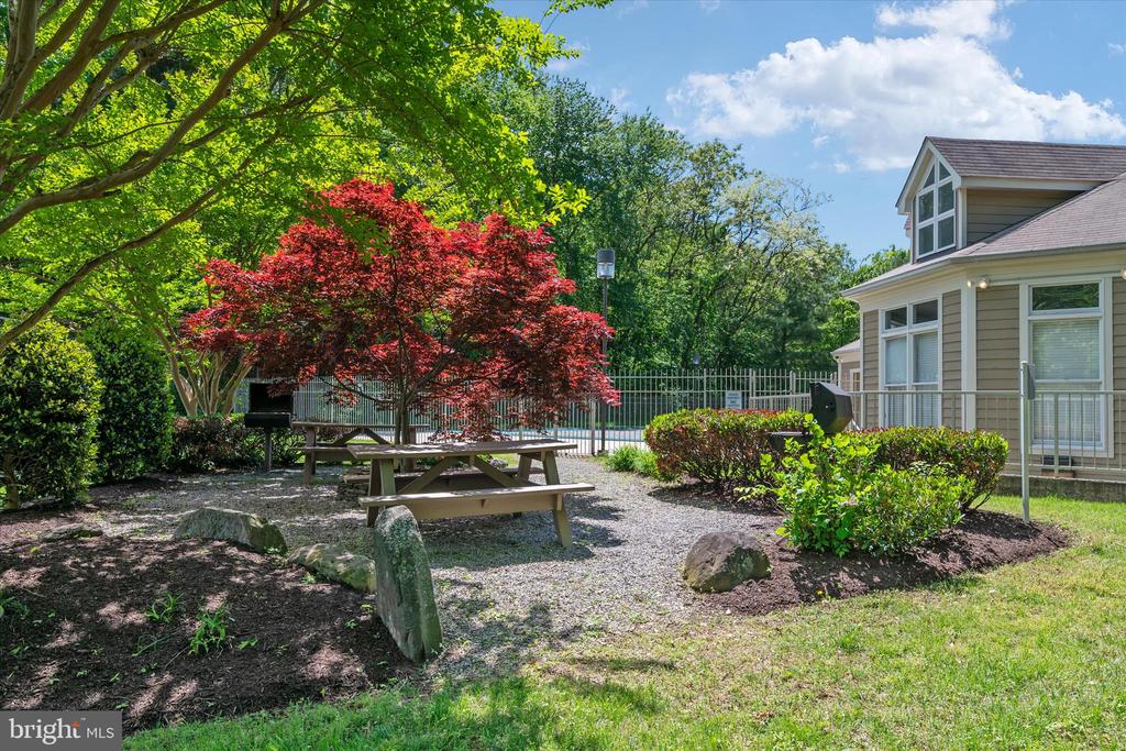 617 ADMIRAL DRIVE Unit: 403