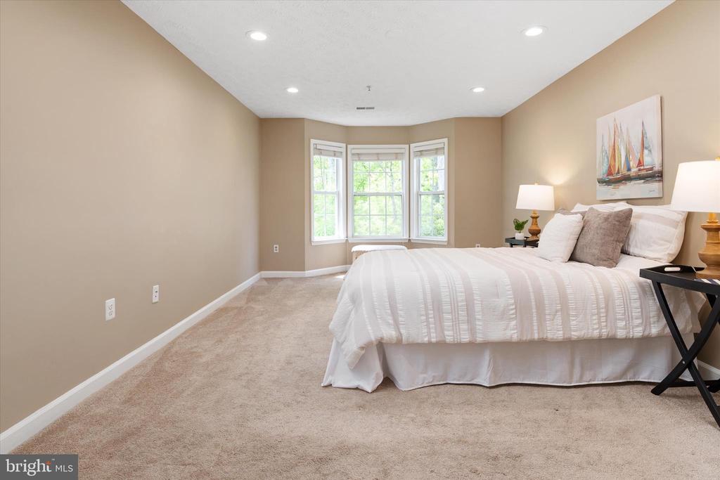 617 ADMIRAL DRIVE Unit: 403