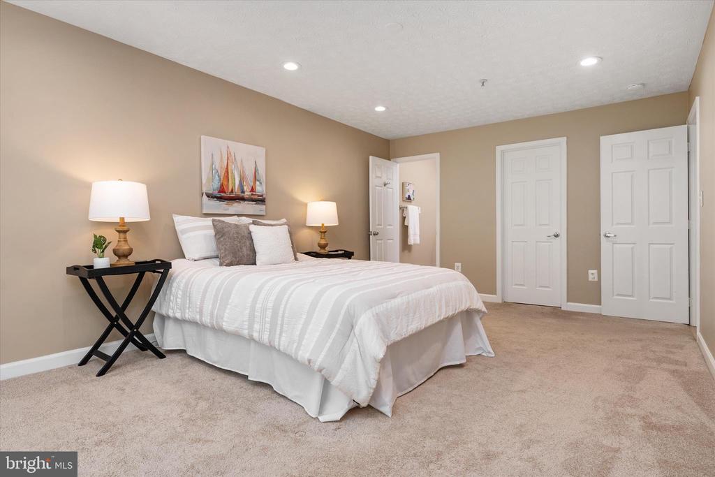 617 ADMIRAL DRIVE Unit: 403