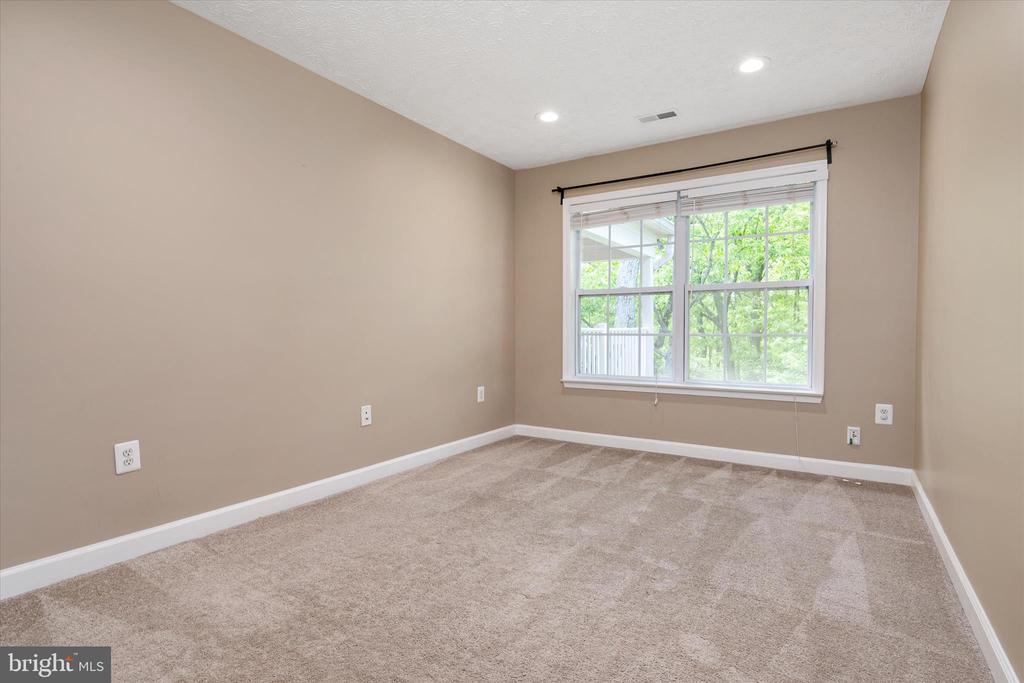617 ADMIRAL DRIVE Unit: 403