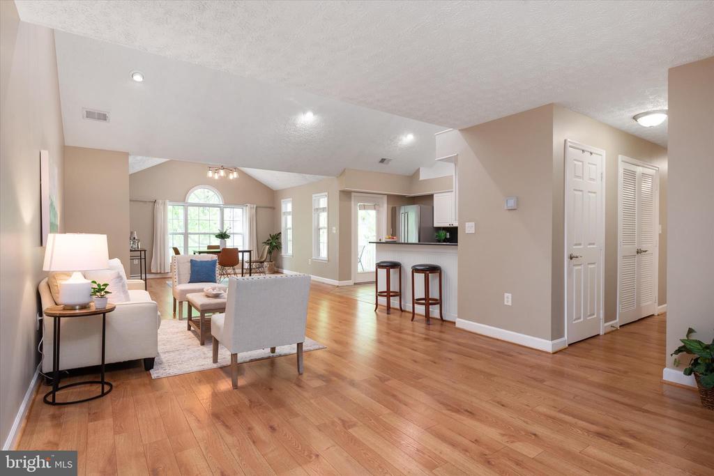 617 ADMIRAL DRIVE Unit: 403