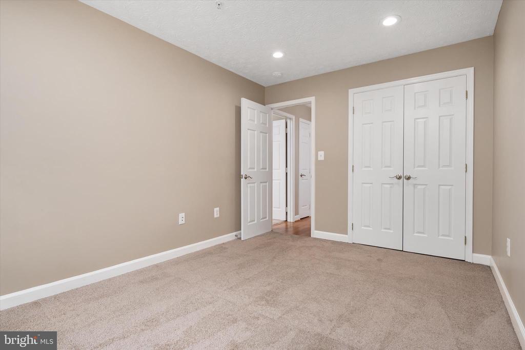 617 ADMIRAL DRIVE Unit: 403