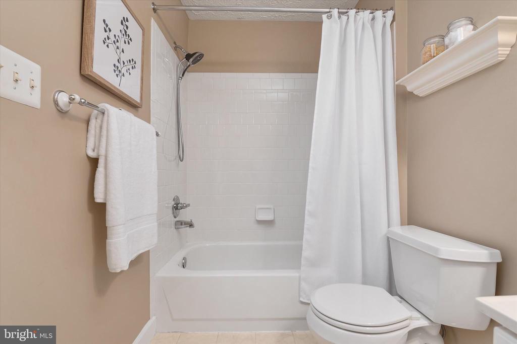 617 ADMIRAL DRIVE Unit: 403