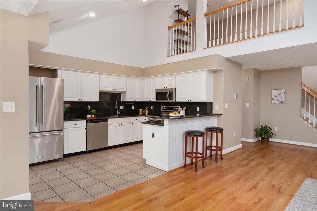 617 ADMIRAL DRIVE Unit: 403